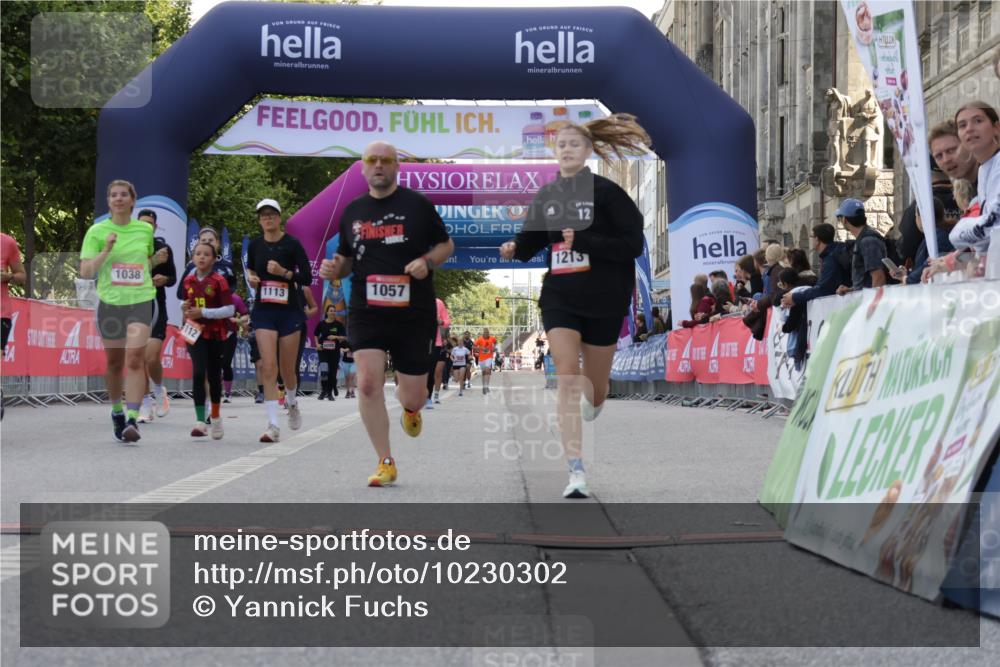 06.09.2026 - CURREX Alsterlauf Yannick Fuchs http://msf.ph/oto/10230302 06.09.2026 11:53:45 Ziel 1037, 1038, 1057, 1066, 1081, 1111, 1213, 8261 meine-sportfotos.de