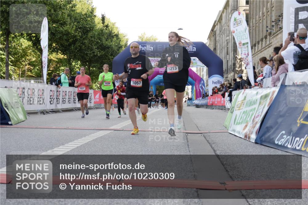 06.09.2026 - CURREX Alsterlauf Yannick Fuchs http://msf.ph/oto/10230309 06.09.2026 11:53:47 Ziel 1037, 1038, 1057, 1066, 1068, 1069, 1081, 1111, 1213 meine-sportfotos.de