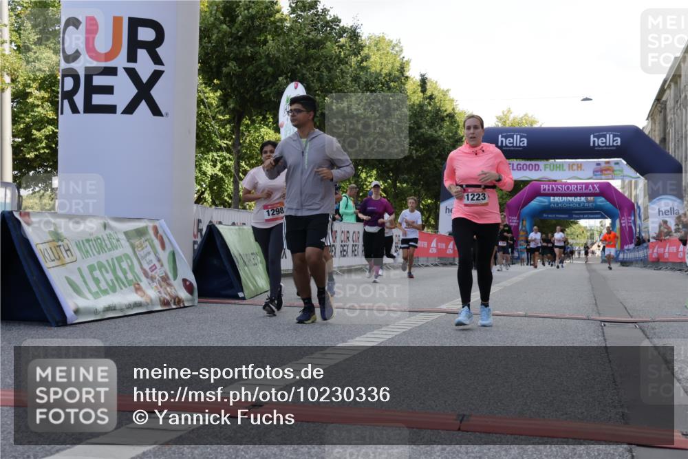 06.09.2026 - CURREX Alsterlauf Yannick Fuchs http://msf.ph/oto/10230336 06.09.2026 11:53:56 Ziel 1006, 1018, 1037, 1038, 1068, 1069, 1124, 1150, 1223, 1291, 1298, 1305, 8139 meine-sportfotos.de