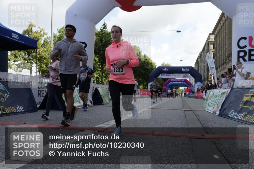 06.09.2026 - CURREX Alsterlauf Yannick Fuchs http://msf.ph/oto/10230340 06.09.2026 11:53:58 Ziel 1006, 1018, 1068, 1069, 1098, 1124, 1150, 1223, 1291, 1298, 1305, 8139 meine-sportfotos.de