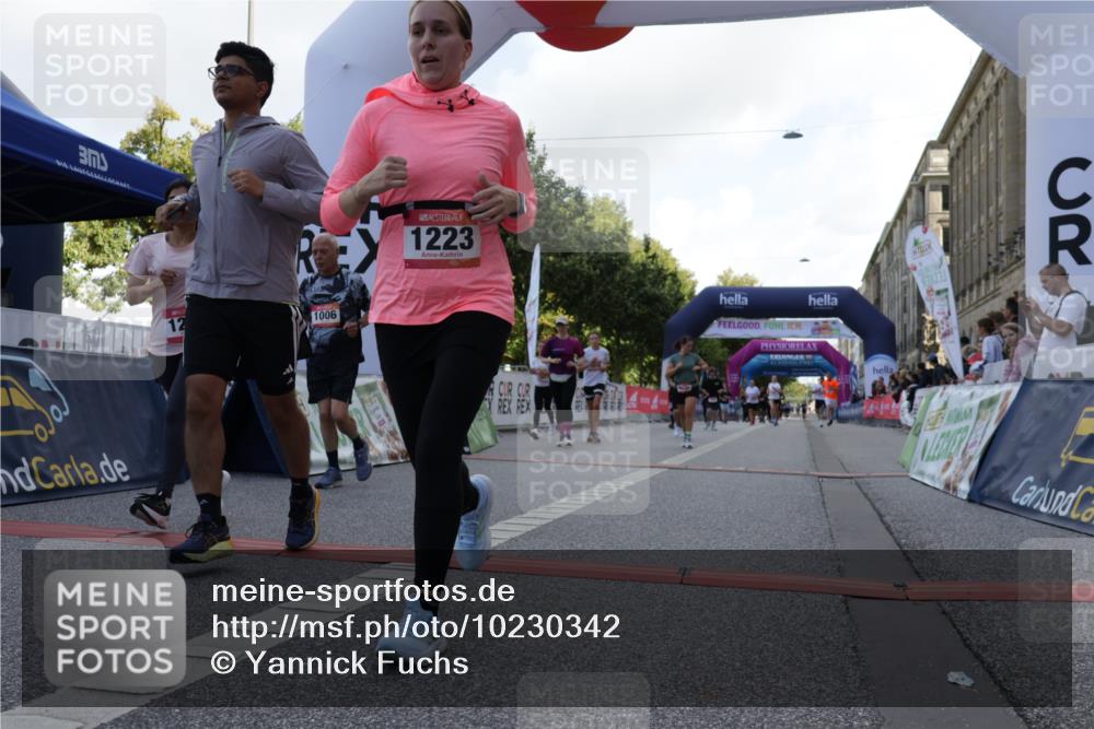 06.09.2026 - CURREX Alsterlauf Yannick Fuchs http://msf.ph/oto/10230342 06.09.2026 11:53:58 Ziel 1006, 1018, 1068, 1069, 1098, 1124, 1150, 1223, 1291, 1298, 1305, 8139 meine-sportfotos.de