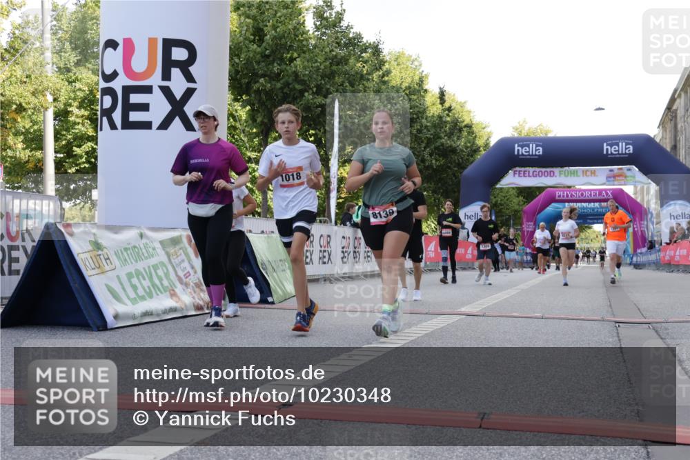 06.09.2026 - CURREX Alsterlauf Yannick Fuchs http://msf.ph/oto/10230348 06.09.2026 11:54:01 Ziel 1006, 1018, 1098, 1150, 1223, 1249, 1267, 1291, 1298, 1305, 8139, 8245 meine-sportfotos.de