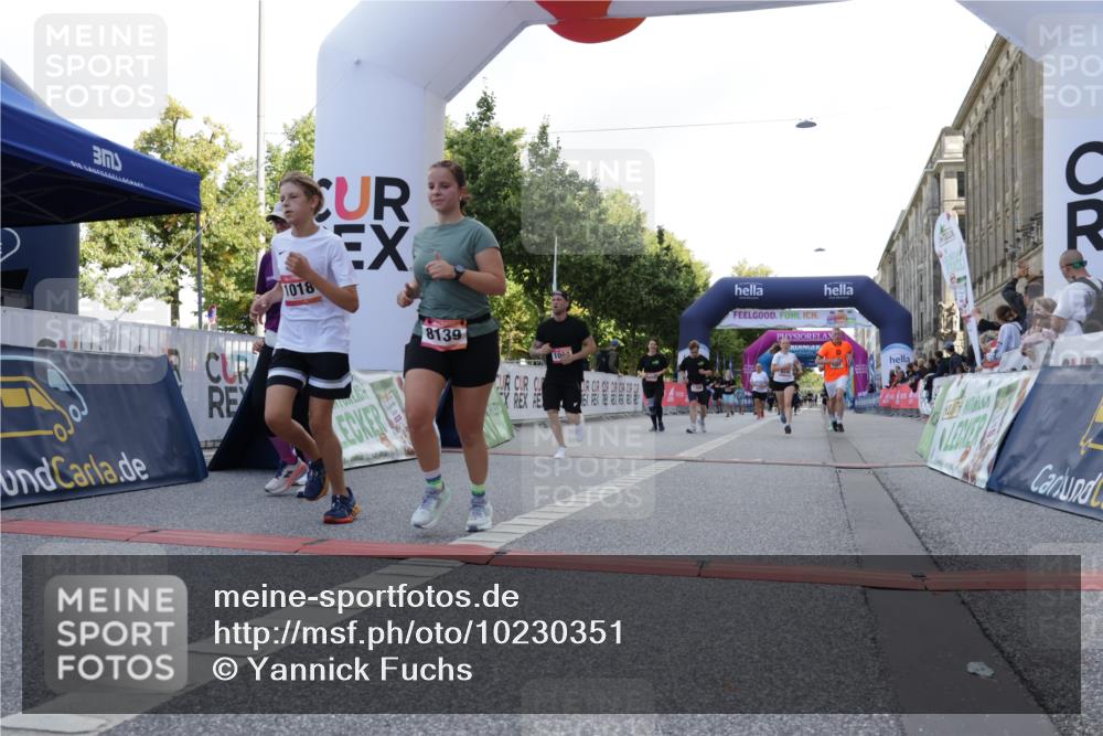 06.09.2026 - CURREX Alsterlauf Yannick Fuchs http://msf.ph/oto/10230351 06.09.2026 11:54:02 Ziel 1006, 1018, 1098, 1150, 1223, 1249, 1267, 1291, 1298, 1305, 1309, 8139, 8245 meine-sportfotos.de