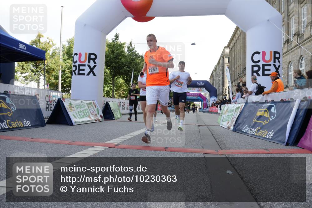 06.09.2026 - CURREX Alsterlauf Yannick Fuchs http://msf.ph/oto/10230363 06.09.2026 11:54:06 Ziel 1018, 1063, 1098, 1150, 1232, 1249, 1267, 1291, 1309, 8139, 8245 meine-sportfotos.de
