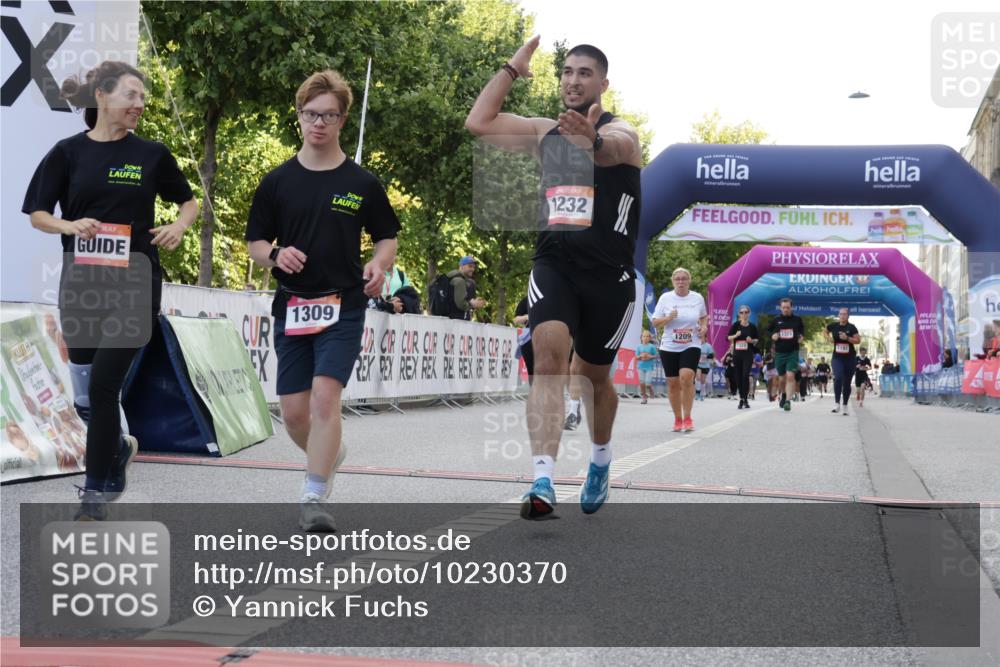06.09.2026 - CURREX Alsterlauf Yannick Fuchs http://msf.ph/oto/10230370 06.09.2026 11:54:08 Ziel 1018, 1063, 1098, 1150, 1209, 1232, 1249, 1267, 1291, 1309, 8139, 8245 meine-sportfotos.de