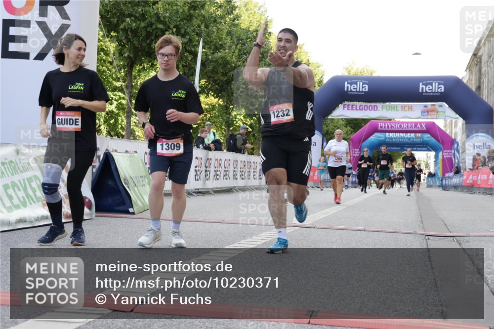 06.09.2026 - CURREX Alsterlauf Yannick Fuchs http://msf.ph/oto/10230371 06.09.2026 11:54:08 Ziel 1018, 1063, 1098, 1150, 1209, 1232, 1249, 1267, 1291, 1309, 8139, 8245 meine-sportfotos.de