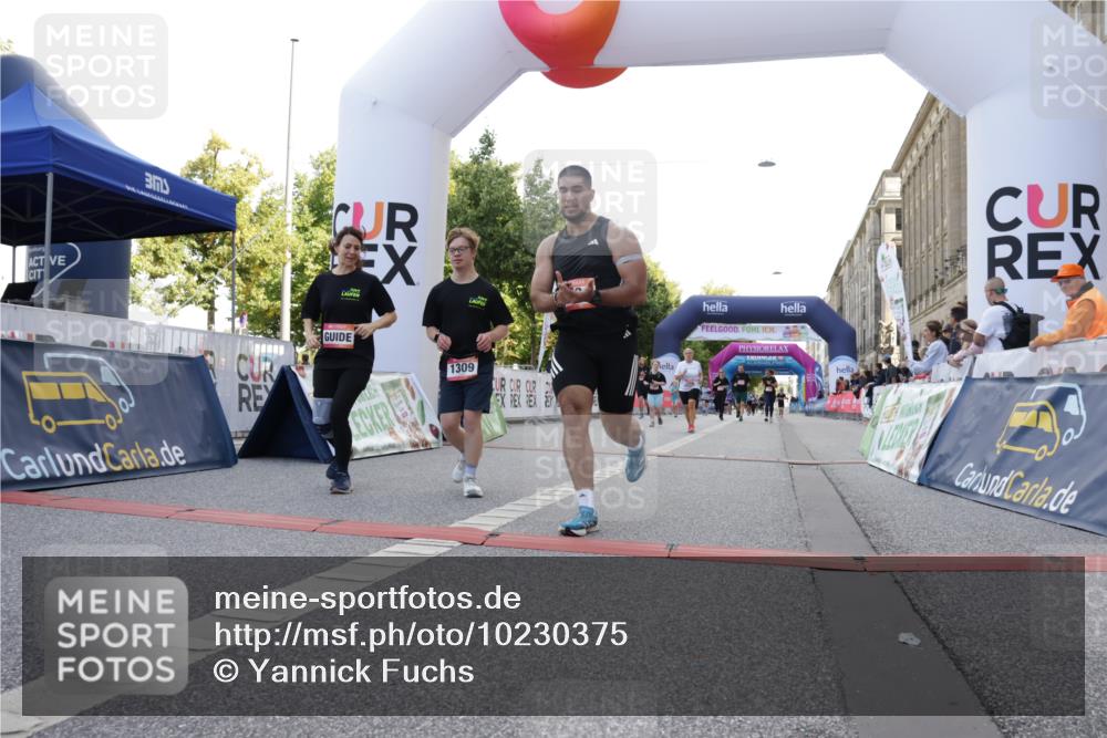 06.09.2026 - CURREX Alsterlauf Yannick Fuchs http://msf.ph/oto/10230375 06.09.2026 11:54:09 Ziel 1063, 1098, 1209, 1232, 1249, 1267, 1308, 1309, 8245 meine-sportfotos.de