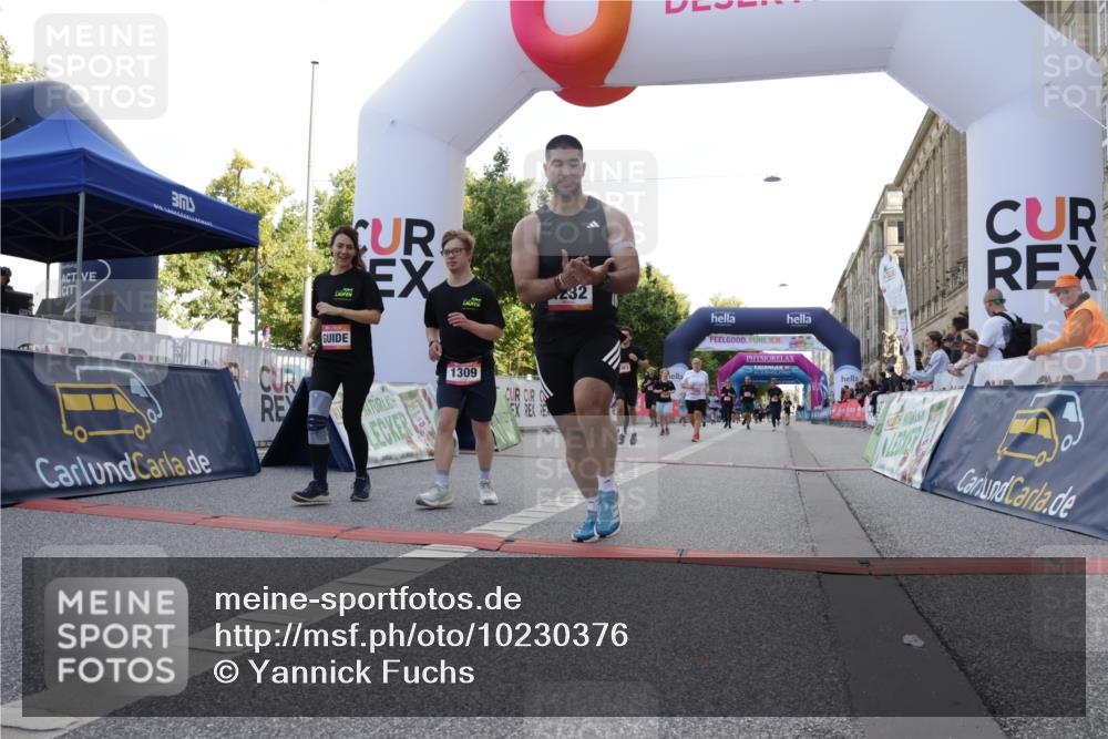 06.09.2026 - CURREX Alsterlauf Yannick Fuchs http://msf.ph/oto/10230376 06.09.2026 11:54:09 Ziel 1063, 1098, 1209, 1232, 1249, 1267, 1308, 1309, 8245 meine-sportfotos.de
