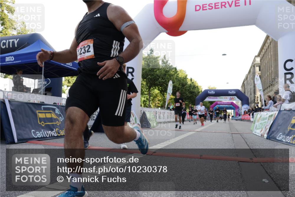 06.09.2026 - CURREX Alsterlauf Yannick Fuchs http://msf.ph/oto/10230378 06.09.2026 11:54:09 Ziel 1063, 1098, 1209, 1232, 1249, 1267, 1308, 1309, 8245 meine-sportfotos.de