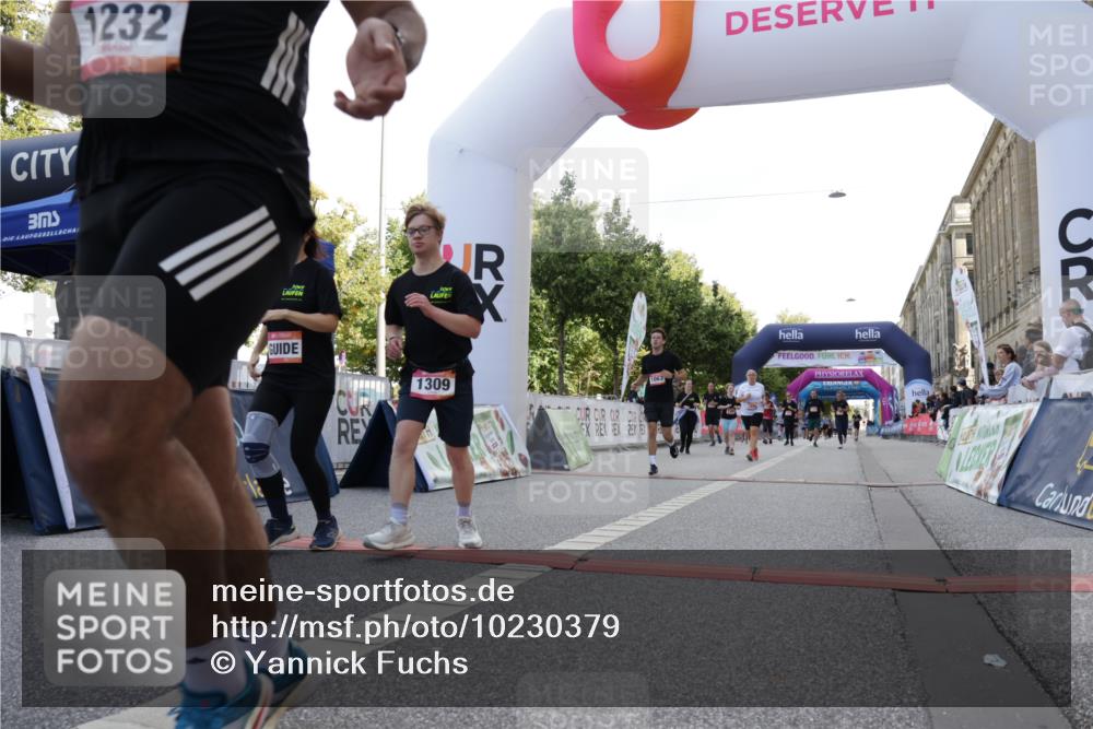 06.09.2026 - CURREX Alsterlauf Yannick Fuchs http://msf.ph/oto/10230379 06.09.2026 11:54:10 Ziel 1063, 1098, 1209, 1232, 1249, 1267, 1308, 1309, 8245 meine-sportfotos.de