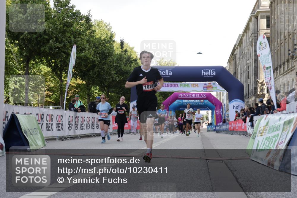 06.09.2026 - CURREX Alsterlauf Yannick Fuchs http://msf.ph/oto/10230411 06.09.2026 11:54:22 Ziel 1078, 1086, 1104, 1151, 1166, 1167, 1192, 1322, 1323, 1332, 1339, 8018 meine-sportfotos.de
