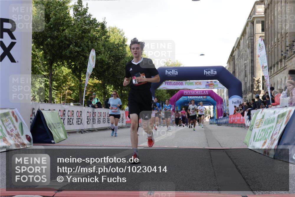 06.09.2026 - CURREX Alsterlauf Yannick Fuchs http://msf.ph/oto/10230414 06.09.2026 11:54:23 Ziel 1078, 1086, 1104, 1151, 1166, 1167, 1192, 1322, 1323, 1332, 1339, 8018, 8239, 8240 meine-sportfotos.de