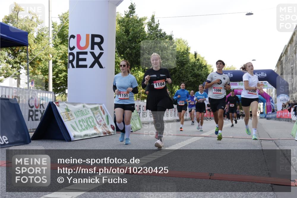 06.09.2026 - CURREX Alsterlauf Yannick Fuchs http://msf.ph/oto/10230425 06.09.2026 11:54:27 Ziel 1078, 1086, 1104, 1151, 1191, 1332, 1339, 8185, 8239, 8240 meine-sportfotos.de