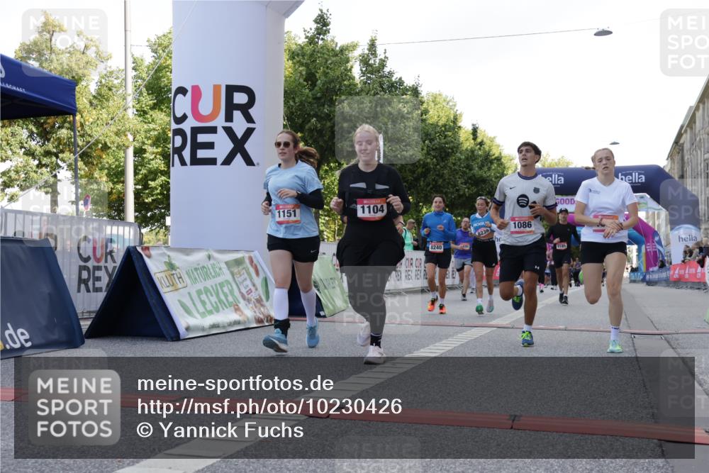 06.09.2026 - CURREX Alsterlauf Yannick Fuchs http://msf.ph/oto/10230426 06.09.2026 11:54:27 Ziel 1078, 1086, 1104, 1151, 1191, 1332, 1339, 8185, 8239, 8240 meine-sportfotos.de