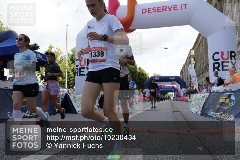 06.09.2026 - CURREX Alsterlauf Yannick Fuchs http://msf.ph/oto/10230434 06.09.2026 11:54:29 Ziel 1078, 1086, 1104, 1151, 1191, 1328, 1332, 1339, 8185, 8239, 8240 meine-sportfotos.de