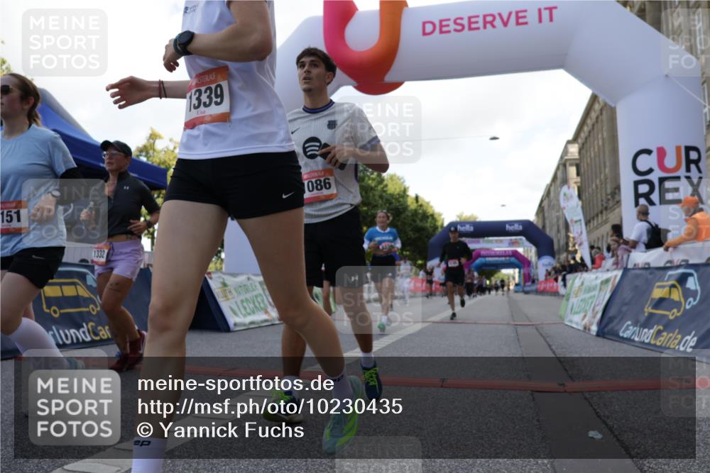 06.09.2026 - CURREX Alsterlauf Yannick Fuchs http://msf.ph/oto/10230435 06.09.2026 11:54:29 Ziel 1078, 1086, 1104, 1151, 1191, 1328, 1332, 1339, 8185, 8239, 8240 meine-sportfotos.de