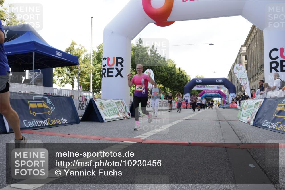 06.09.2026 - CURREX Alsterlauf Yannick Fuchs http://msf.ph/oto/10230456 06.09.2026 11:54:34 Ziel 1086, 1122, 1168, 1191, 1289, 1325, 1328, 1332, 1339, 8185, 8239, 8240 meine-sportfotos.de