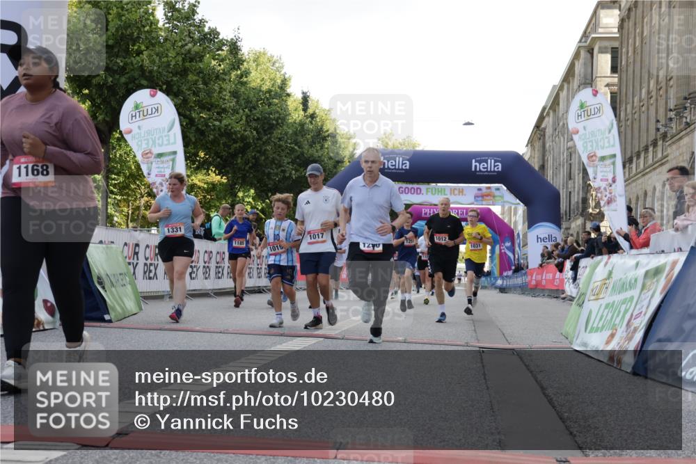06.09.2026 - CURREX Alsterlauf Yannick Fuchs http://msf.ph/oto/10230480 06.09.2026 11:54:40 Ziel 1012, 1017, 1019, 1031, 1101, 1122, 1168, 1185, 1222, 1251, 1260, 1280, 1289, 1290, 1325, 1328, 1331 meine-sportfotos.de