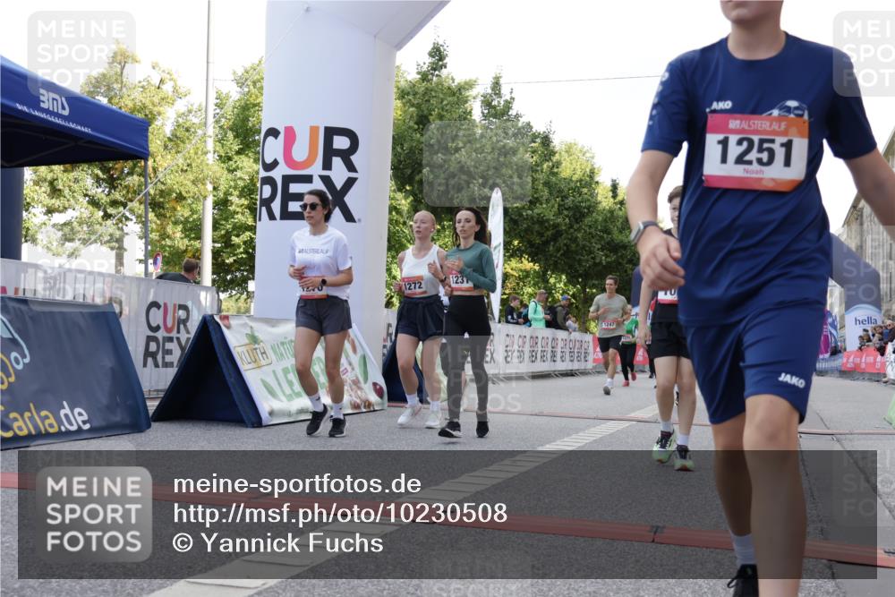 06.09.2026 - CURREX Alsterlauf Yannick Fuchs http://msf.ph/oto/10230508 06.09.2026 11:54:47 Ziel 1012, 1017, 1019, 1031, 1060, 1101, 1140, 1145, 1185, 1222, 1231, 1247, 1251, 1260, 1270, 1272, 1275, 1276, 1280, 1290, 1331 meine-sportfotos.de