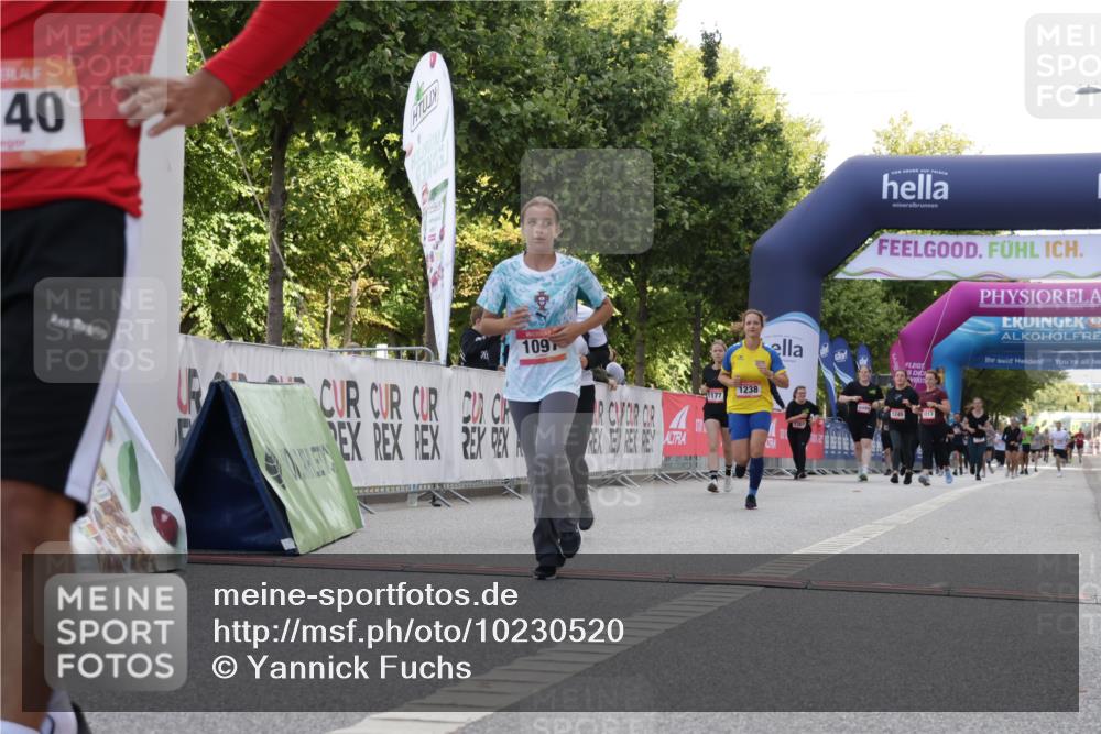 06.09.2026 - CURREX Alsterlauf Yannick Fuchs http://msf.ph/oto/10230520 06.09.2026 11:54:53 Ziel 1060, 1097, 1134, 1140, 1145, 1231, 1238, 1247, 1270, 1272, 1275, 1276 meine-sportfotos.de