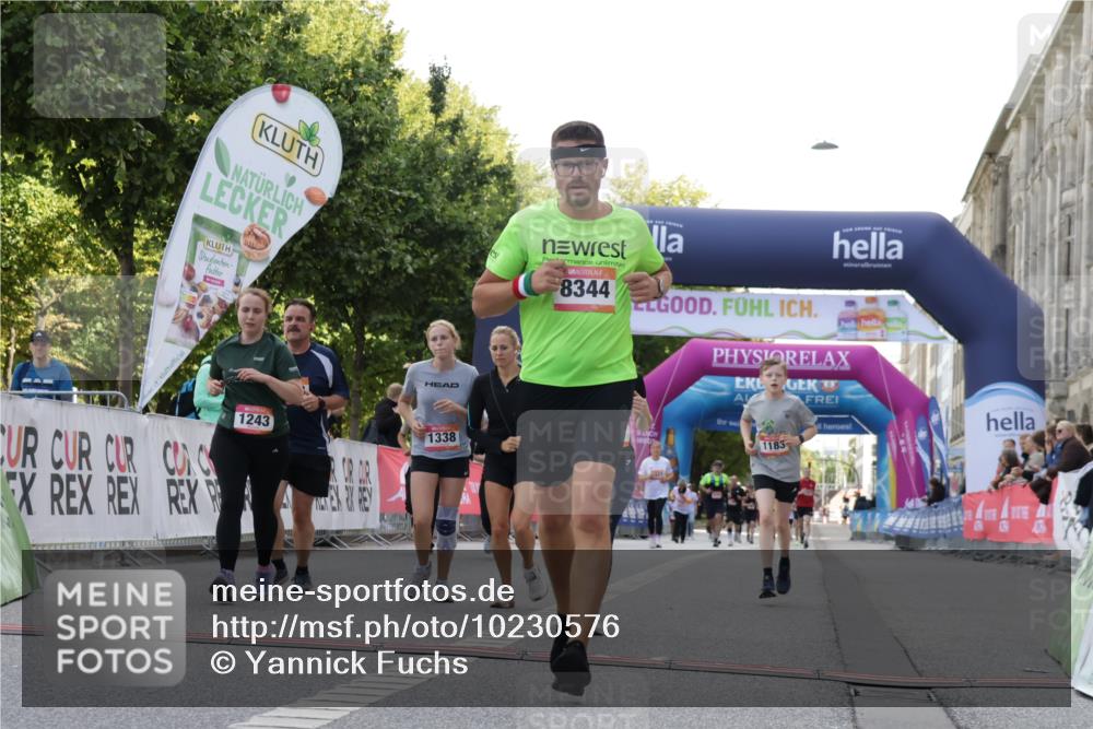 06.09.2026 - CURREX Alsterlauf Yannick Fuchs http://msf.ph/oto/10230576 06.09.2026 11:55:14 Ziel 1073, 1087, 1141, 1147, 1170, 1183, 1196, 1243, 1273, 1278, 1338, 1341, 8344 meine-sportfotos.de