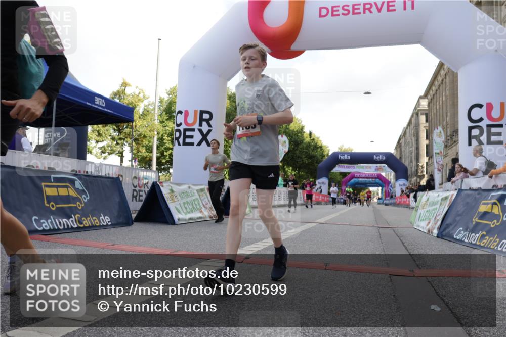 06.09.2026 - CURREX Alsterlauf Yannick Fuchs http://msf.ph/oto/10230599 06.09.2026 11:55:19 Ziel 1071, 1073, 1087, 1141, 1183, 1243, 1273, 1338, 8344 meine-sportfotos.de
