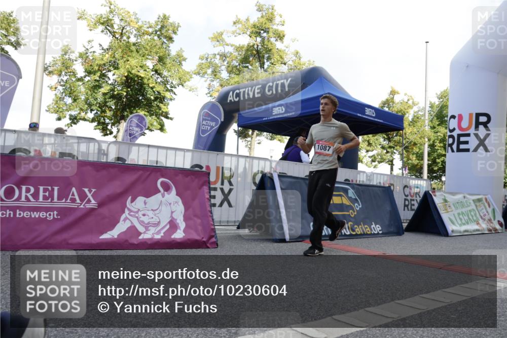 06.09.2026 - CURREX Alsterlauf Yannick Fuchs http://msf.ph/oto/10230604 06.09.2026 11:55:21 Ziel 1071, 1087, 1141, 1183, 1233, 1243, 1273, 1337, 1338, 8344 meine-sportfotos.de