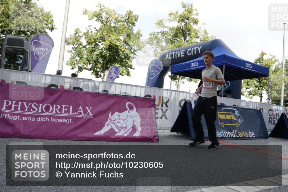 06.09.2026 - CURREX Alsterlauf Yannick Fuchs http://msf.ph/oto/10230605 06.09.2026 11:55:21 Ziel 1071, 1087, 1141, 1183, 1233, 1243, 1273, 1337, 1338, 8344 meine-sportfotos.de