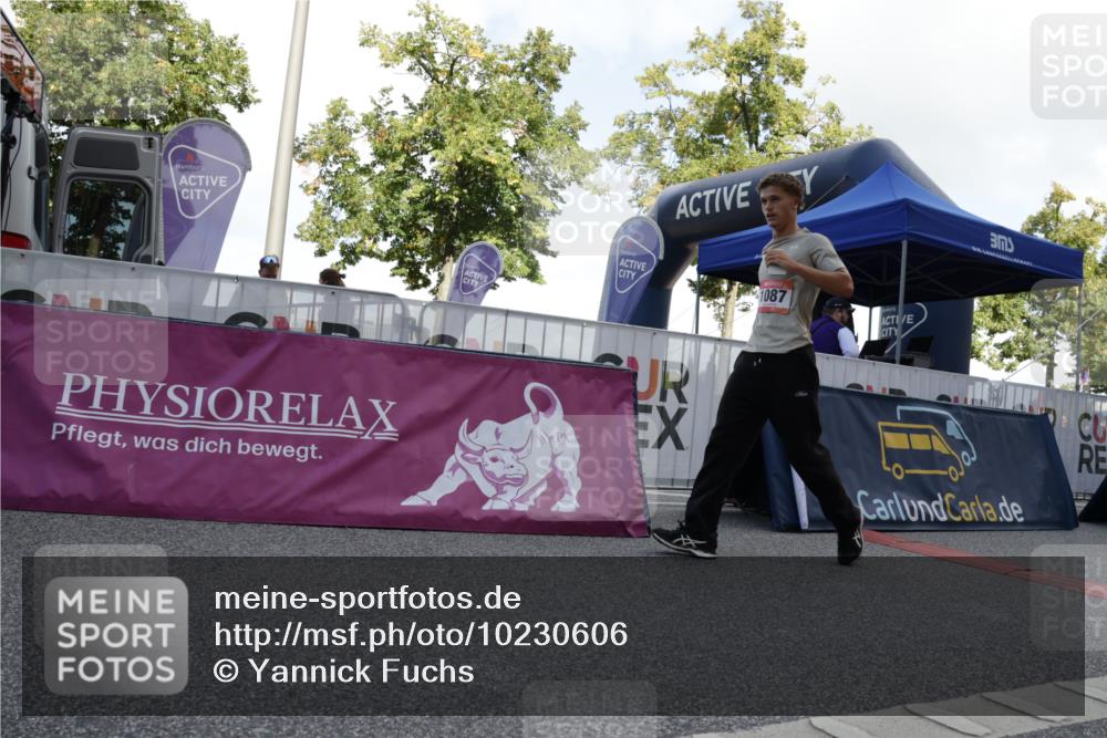 06.09.2026 - CURREX Alsterlauf Yannick Fuchs http://msf.ph/oto/10230606 06.09.2026 11:55:21 Ziel 1071, 1087, 1141, 1183, 1233, 1243, 1273, 1337, 1338, 8344 meine-sportfotos.de