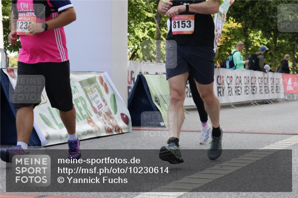 06.09.2026 - CURREX Alsterlauf Yannick Fuchs http://msf.ph/oto/10230614 06.09.2026 11:55:27 Ziel 1030, 1033, 1071, 1233, 1337, 8136 meine-sportfotos.de