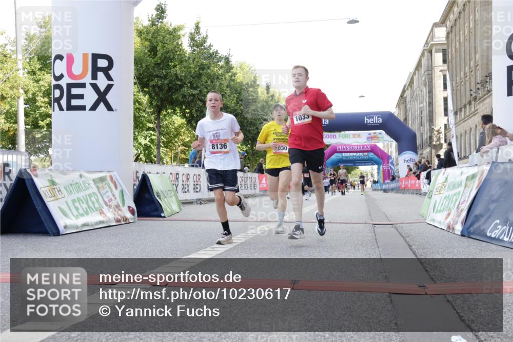 06.09.2026 - CURREX Alsterlauf Yannick Fuchs http://msf.ph/oto/10230617 06.09.2026 11:55:29 Ziel 1030, 1033, 1071, 1233, 1337, 8136 meine-sportfotos.de