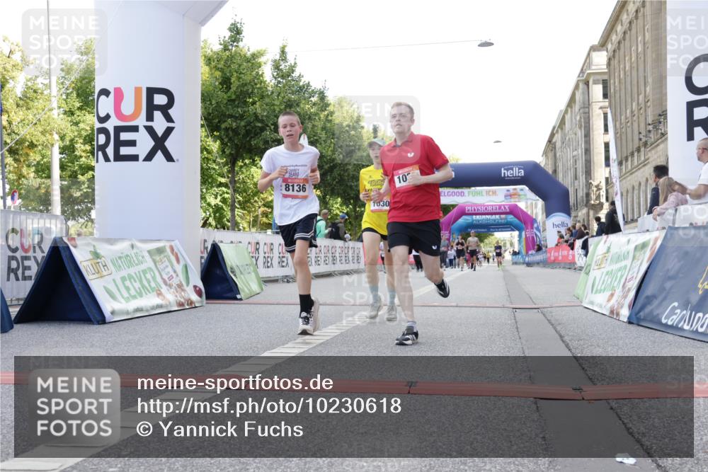 06.09.2026 - CURREX Alsterlauf Yannick Fuchs http://msf.ph/oto/10230618 06.09.2026 11:55:29 Ziel 1030, 1033, 1071, 1233, 1337, 8136 meine-sportfotos.de