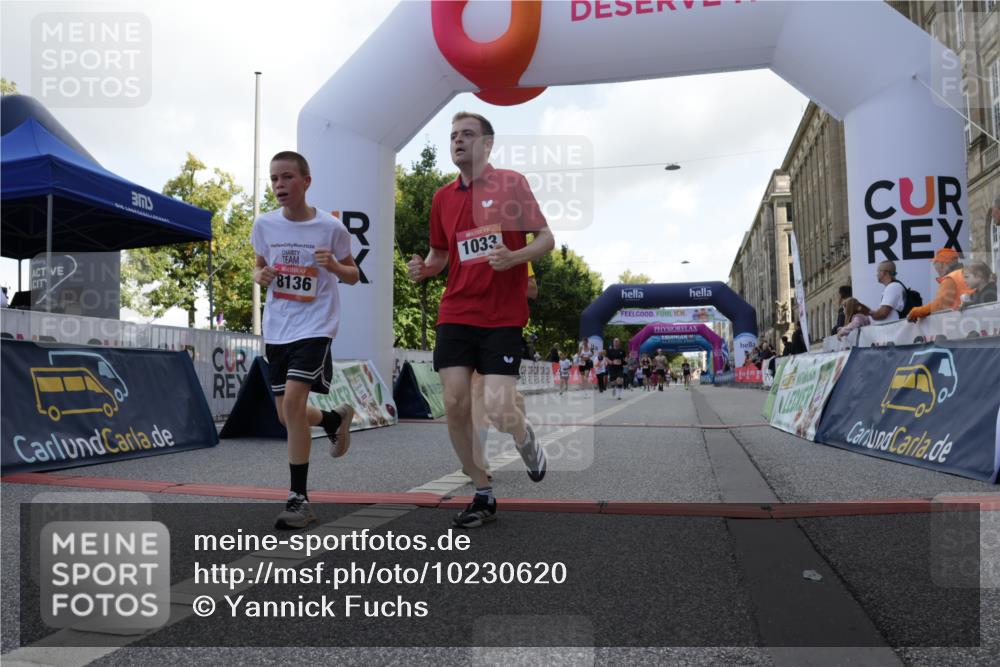 06.09.2026 - CURREX Alsterlauf Yannick Fuchs http://msf.ph/oto/10230620 06.09.2026 11:55:30 Ziel 1030, 1033, 1071, 1156, 1233, 1265, 1337, 8136 meine-sportfotos.de