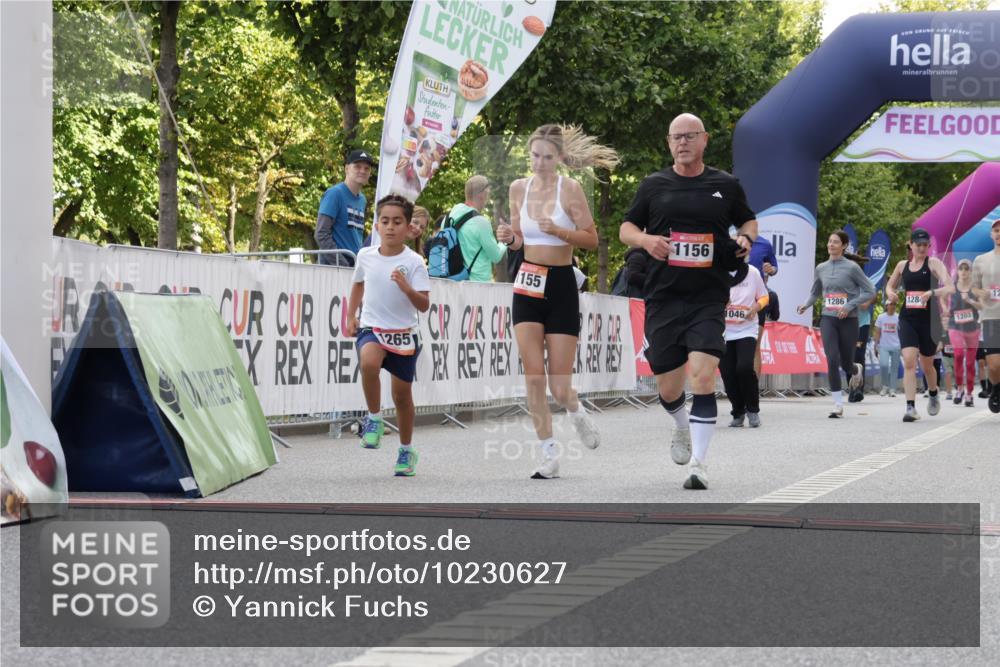 06.09.2026 - CURREX Alsterlauf Yannick Fuchs http://msf.ph/oto/10230627 06.09.2026 11:55:34 Ziel 1030, 1033, 1155, 1156, 1265, 8136 meine-sportfotos.de