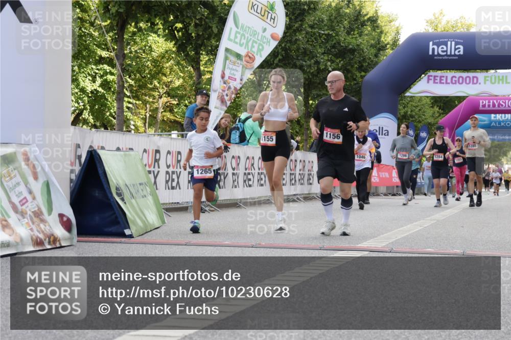 06.09.2026 - CURREX Alsterlauf Yannick Fuchs http://msf.ph/oto/10230628 06.09.2026 11:55:34 Ziel 1030, 1033, 1155, 1156, 1265, 8136 meine-sportfotos.de