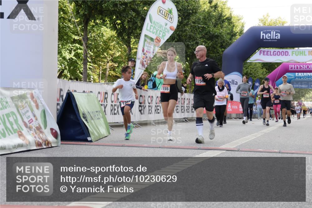 06.09.2026 - CURREX Alsterlauf Yannick Fuchs http://msf.ph/oto/10230629 06.09.2026 11:55:34 Ziel 1030, 1033, 1155, 1156, 1265, 8136 meine-sportfotos.de