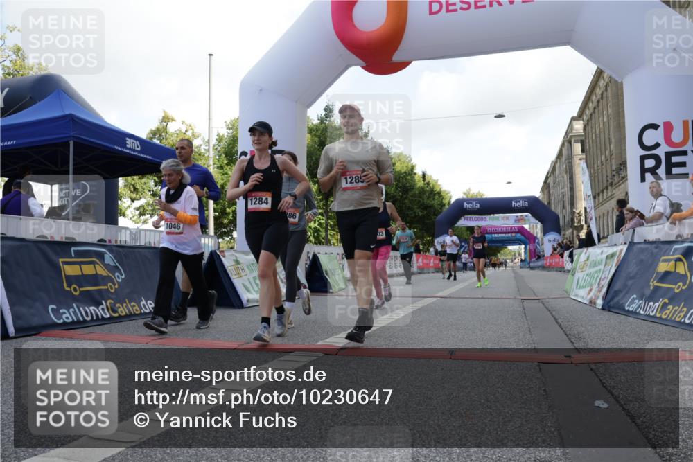 06.09.2026 - CURREX Alsterlauf Yannick Fuchs http://msf.ph/oto/10230647 06.09.2026 11:55:42 Ziel 1004, 1005, 1046, 1155, 1156, 1203, 1234, 1265, 1284, 1285, 1286, 1288, 1326 meine-sportfotos.de