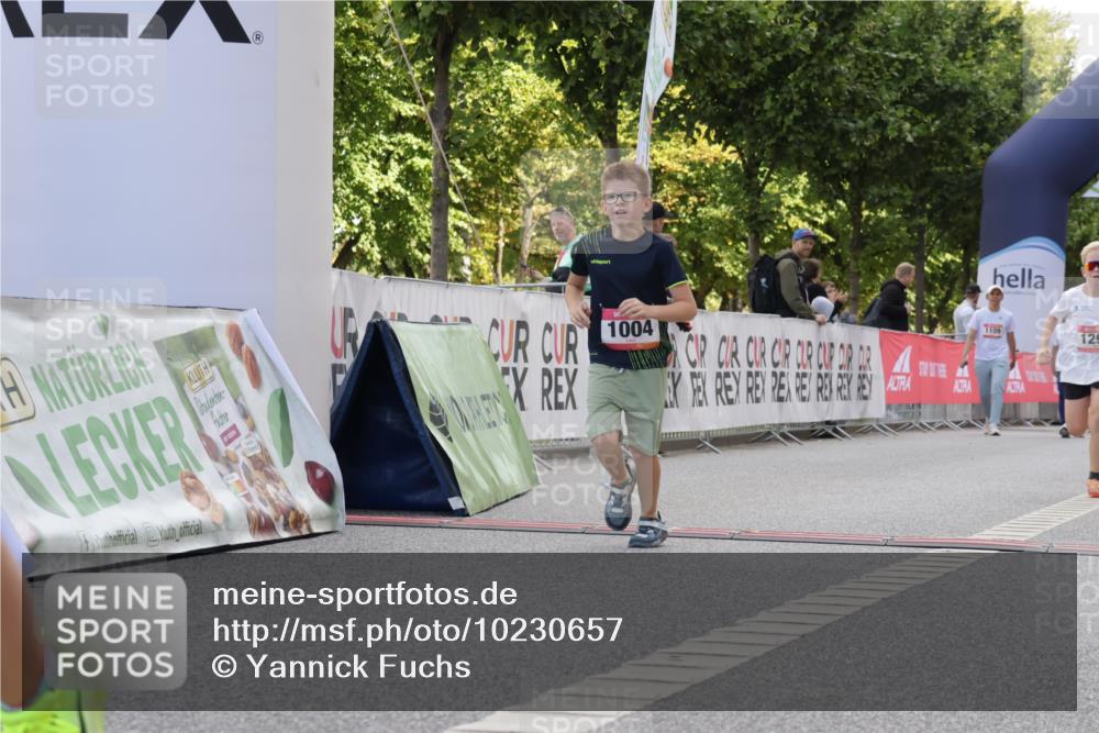 06.09.2026 - CURREX Alsterlauf Yannick Fuchs http://msf.ph/oto/10230657 06.09.2026 11:55:47 Ziel 1004, 1005, 1046, 1149, 1203, 1234, 1284, 1285, 1286, 1288, 1296, 1326 meine-sportfotos.de