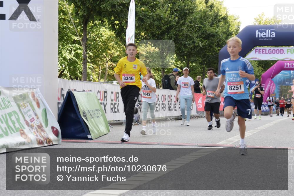 06.09.2026 - CURREX Alsterlauf Yannick Fuchs http://msf.ph/oto/10230676 06.09.2026 11:55:55 Ziel 1072, 1109, 1110, 1149, 1296, 1299, 1344, 8042, 8251, 8346 meine-sportfotos.de