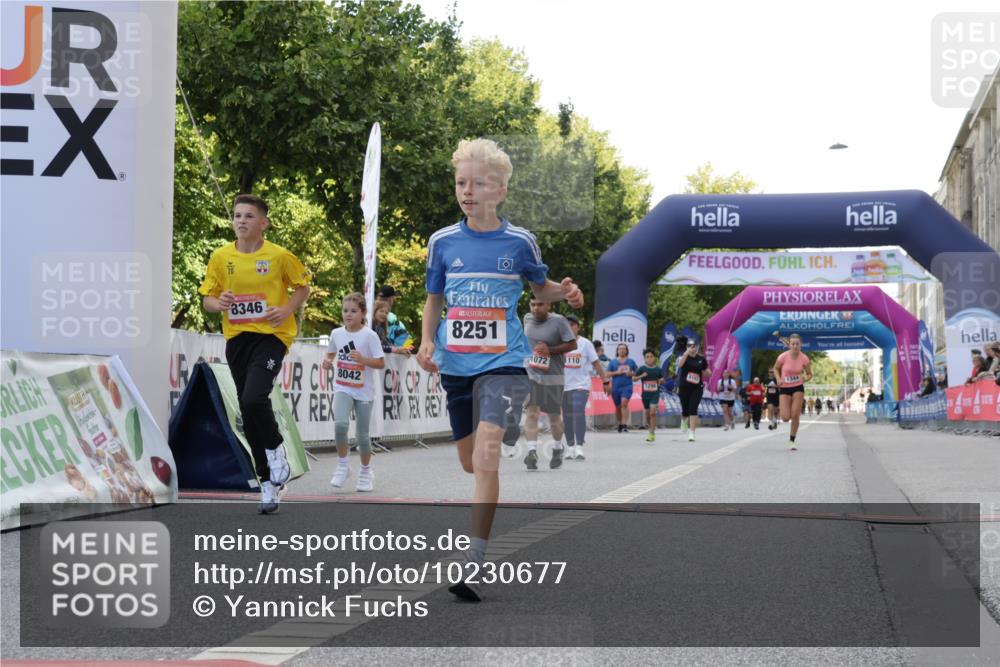 06.09.2026 - CURREX Alsterlauf Yannick Fuchs http://msf.ph/oto/10230677 06.09.2026 11:55:55 Ziel 1072, 1109, 1110, 1149, 1296, 1299, 1344, 8042, 8251, 8346 meine-sportfotos.de
