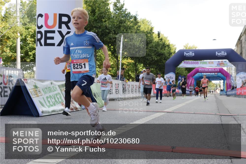 06.09.2026 - CURREX Alsterlauf Yannick Fuchs http://msf.ph/oto/10230680 06.09.2026 11:55:56 Ziel 1072, 1109, 1110, 1149, 1296, 1299, 1344, 8042, 8251, 8346 meine-sportfotos.de