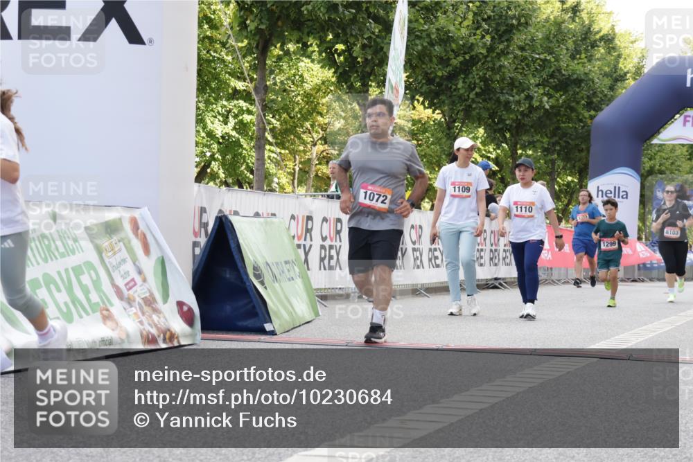 06.09.2026 - CURREX Alsterlauf Yannick Fuchs http://msf.ph/oto/10230684 06.09.2026 11:55:57 Ziel 1072, 1109, 1110, 1149, 1299, 1344, 8042, 8103, 8251, 8346 meine-sportfotos.de