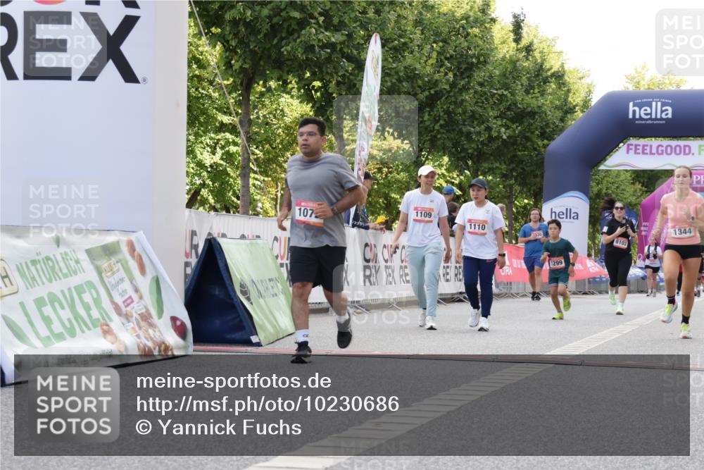 06.09.2026 - CURREX Alsterlauf Yannick Fuchs http://msf.ph/oto/10230686 06.09.2026 11:55:57 Ziel 1072, 1109, 1110, 1149, 1299, 1344, 8042, 8103, 8251, 8346 meine-sportfotos.de