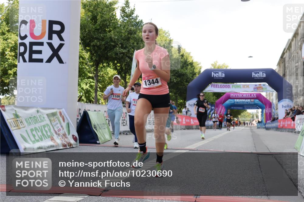 06.09.2026 - CURREX Alsterlauf Yannick Fuchs http://msf.ph/oto/10230690 06.09.2026 11:55:59 Ziel 1072, 1109, 1110, 1149, 1299, 1344, 8042, 8103, 8251, 8346 meine-sportfotos.de