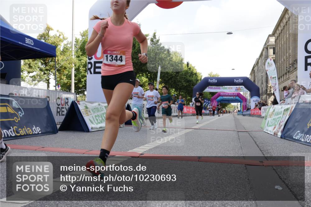 06.09.2026 - CURREX Alsterlauf Yannick Fuchs http://msf.ph/oto/10230693 06.09.2026 11:56:00 Ziel 1072, 1109, 1110, 1299, 1320, 1344, 8042, 8103, 8251, 8346 meine-sportfotos.de