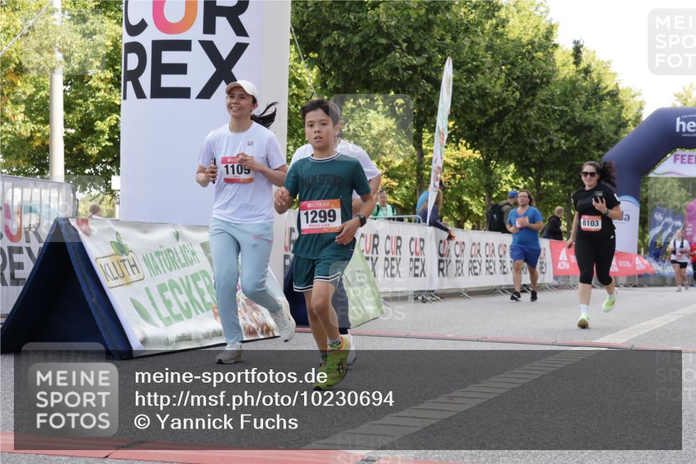 06.09.2026 - CURREX Alsterlauf Yannick Fuchs http://msf.ph/oto/10230694 06.09.2026 11:56:01 Ziel 1072, 1109, 1110, 1299, 1320, 1344, 8042, 8103, 8251, 8346 meine-sportfotos.de