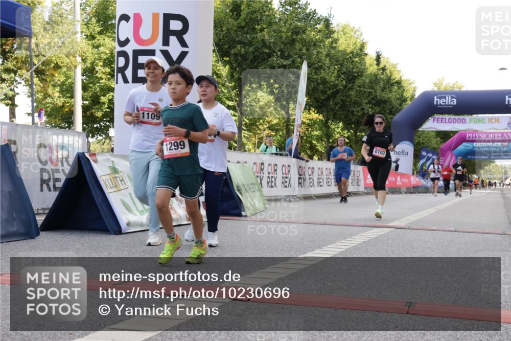 06.09.2026 - CURREX Alsterlauf Yannick Fuchs http://msf.ph/oto/10230696 06.09.2026 11:56:01 Ziel 1072, 1109, 1110, 1299, 1320, 1344, 8042, 8103, 8251, 8346 meine-sportfotos.de