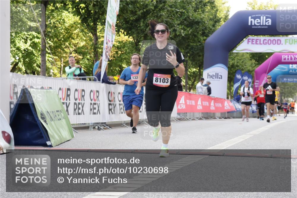 06.09.2026 - CURREX Alsterlauf Yannick Fuchs http://msf.ph/oto/10230698 06.09.2026 11:56:02 Ziel 1072, 1109, 1110, 1299, 1320, 1344, 8042, 8103, 8251, 8346 meine-sportfotos.de