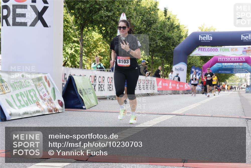 06.09.2026 - CURREX Alsterlauf Yannick Fuchs http://msf.ph/oto/10230703 06.09.2026 11:56:03 Ziel 1072, 1109, 1110, 1299, 1320, 1344, 8042, 8103 meine-sportfotos.de