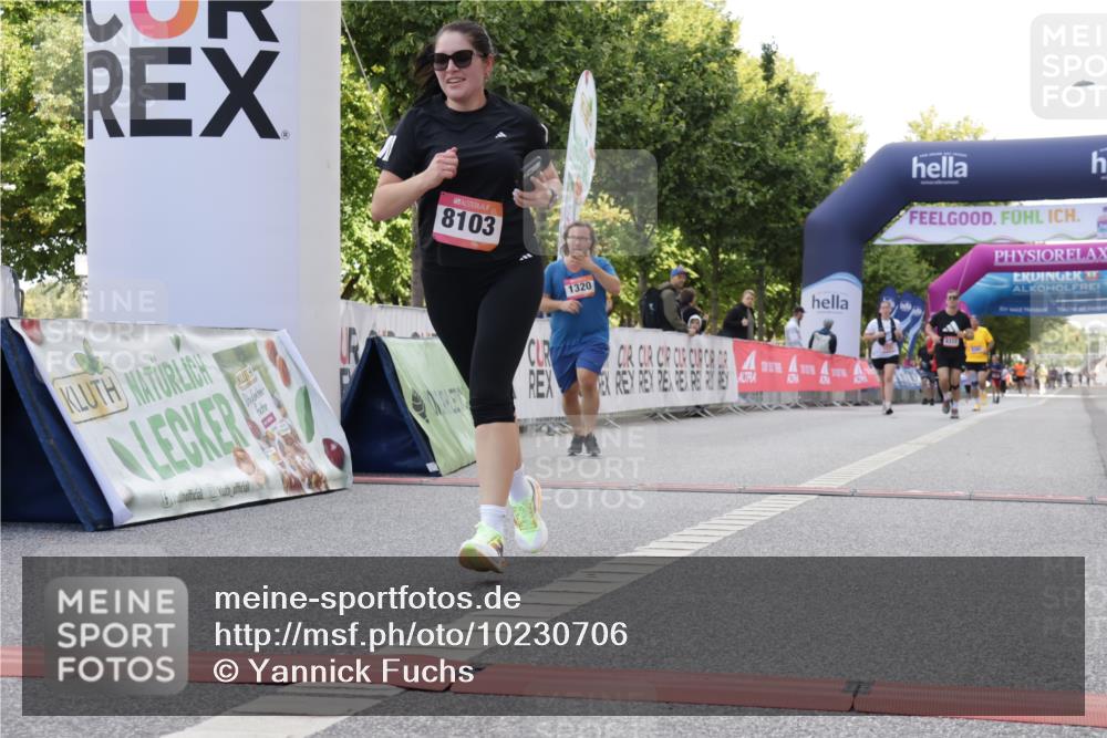 06.09.2026 - CURREX Alsterlauf Yannick Fuchs http://msf.ph/oto/10230706 06.09.2026 11:56:03 Ziel 1072, 1109, 1110, 1299, 1320, 1344, 8042, 8103 meine-sportfotos.de